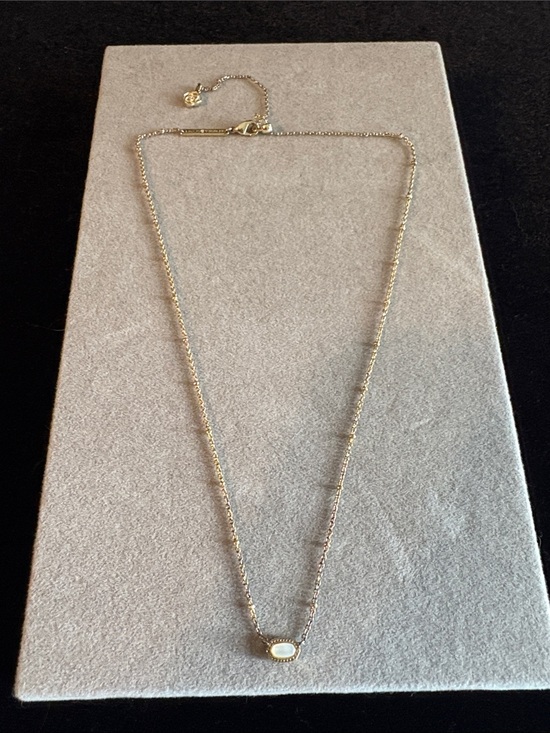 Kendra Scott Jewelry - Kendra Scott Mini Elisa Pendant Necklace